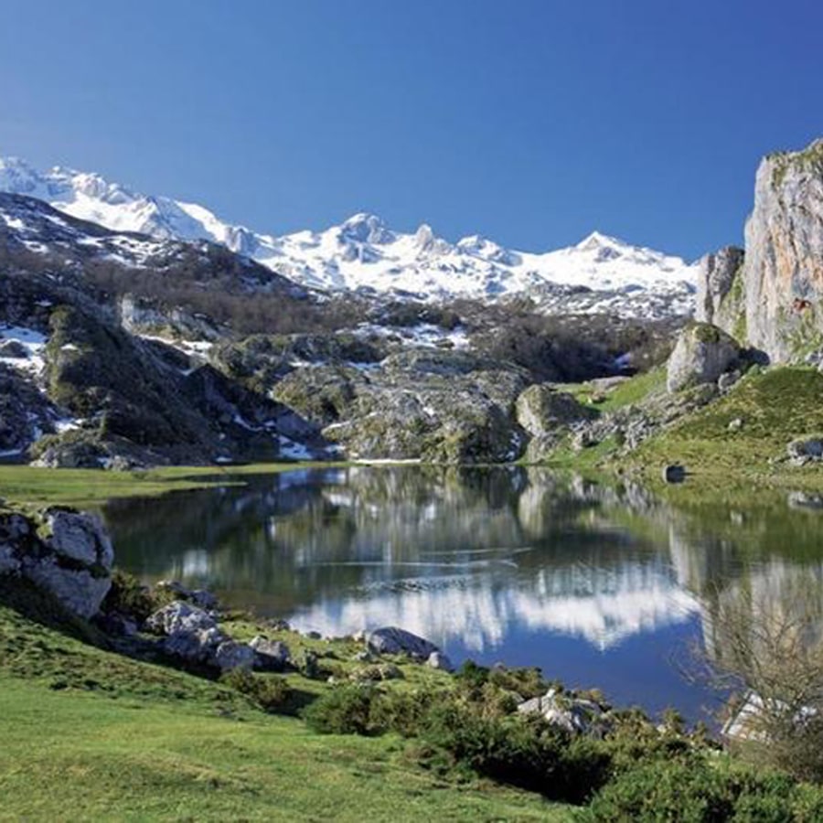 Covadonga-lakes-min