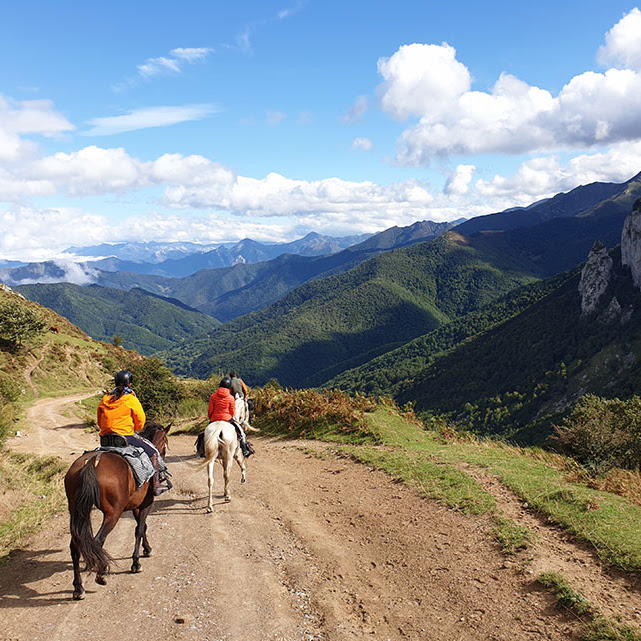 Horse_riding_cangas